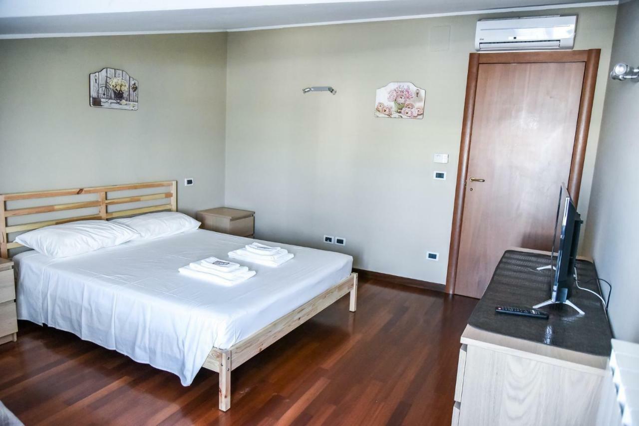 Attic Aries Lägenhet Montesilvano Marina Exteriör bild