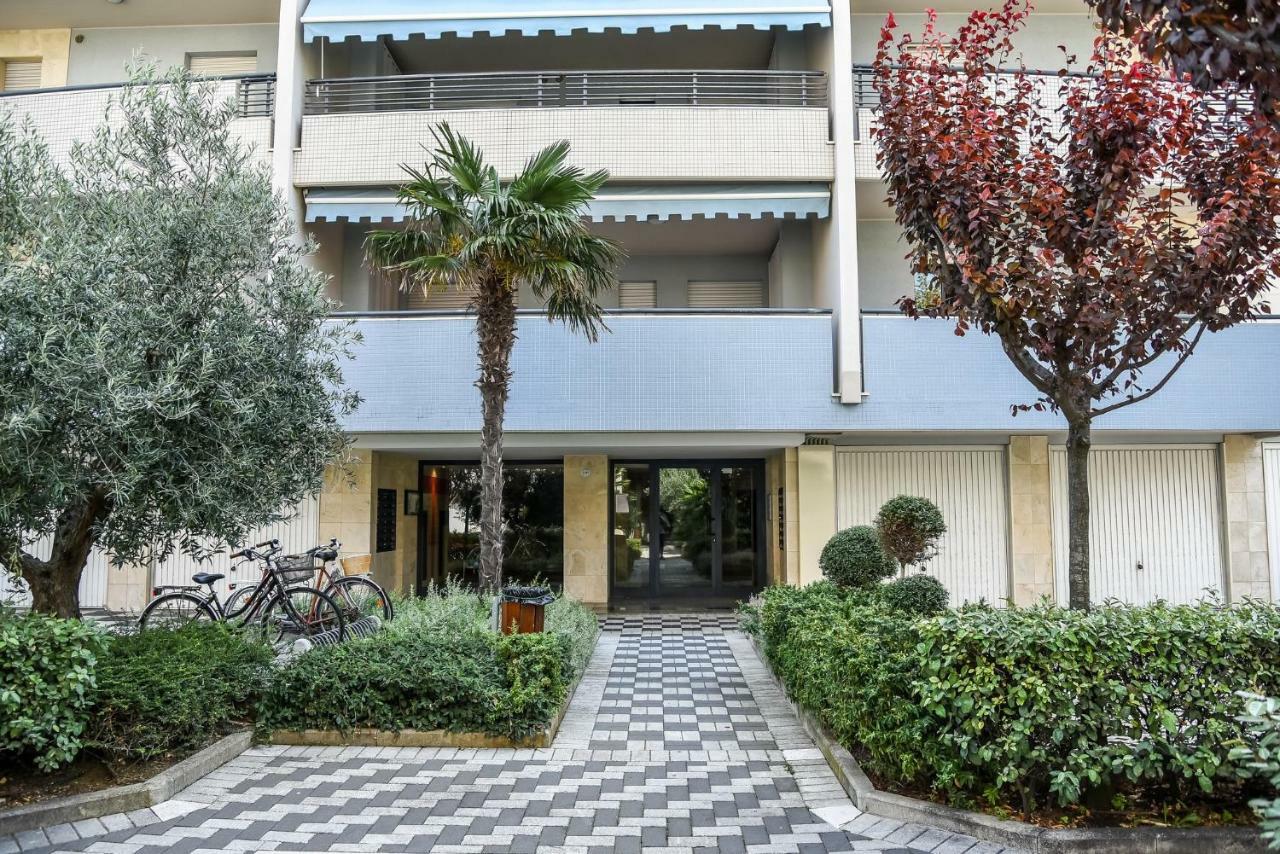 Attic Aries Lägenhet Montesilvano Marina Exteriör bild